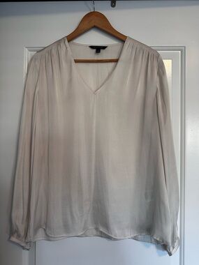 Banana Republic Cream V-Neck Long Sleeve Blouse